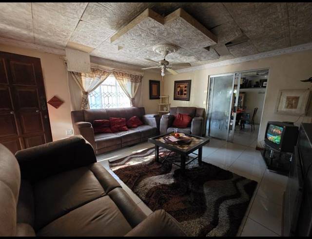 4 BEDROOM HOUSE FOR SALE IN NORKEM PARK